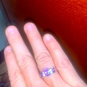 Women’s fashion ring